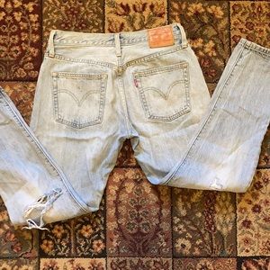 Light colored 501 CT Levi’s Boyfriend Fit size 25